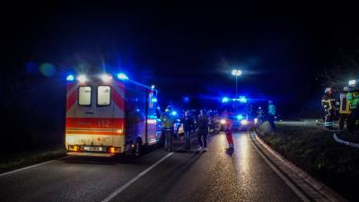 Darmsheim:Pkw fliegt aus Kurve und landet auf dem Dach 